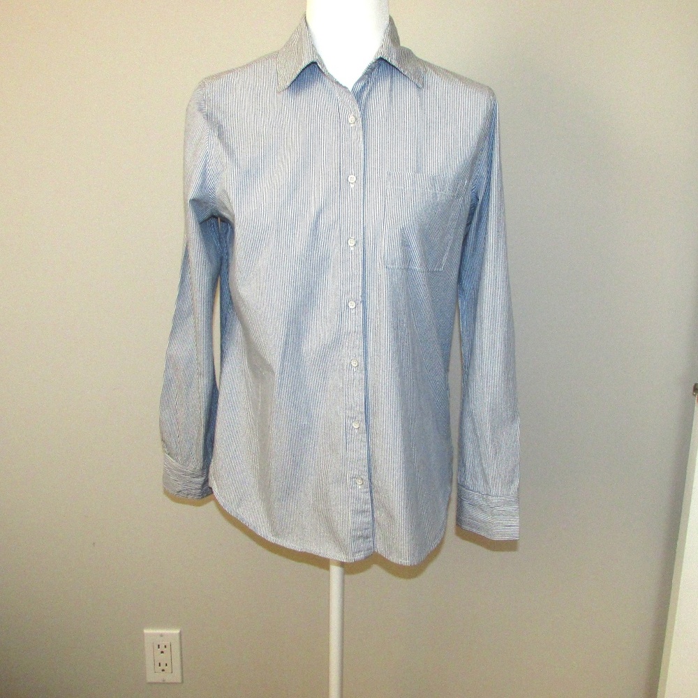 4/$20 Aeropostale Blue & White Pin Stripe Shirt